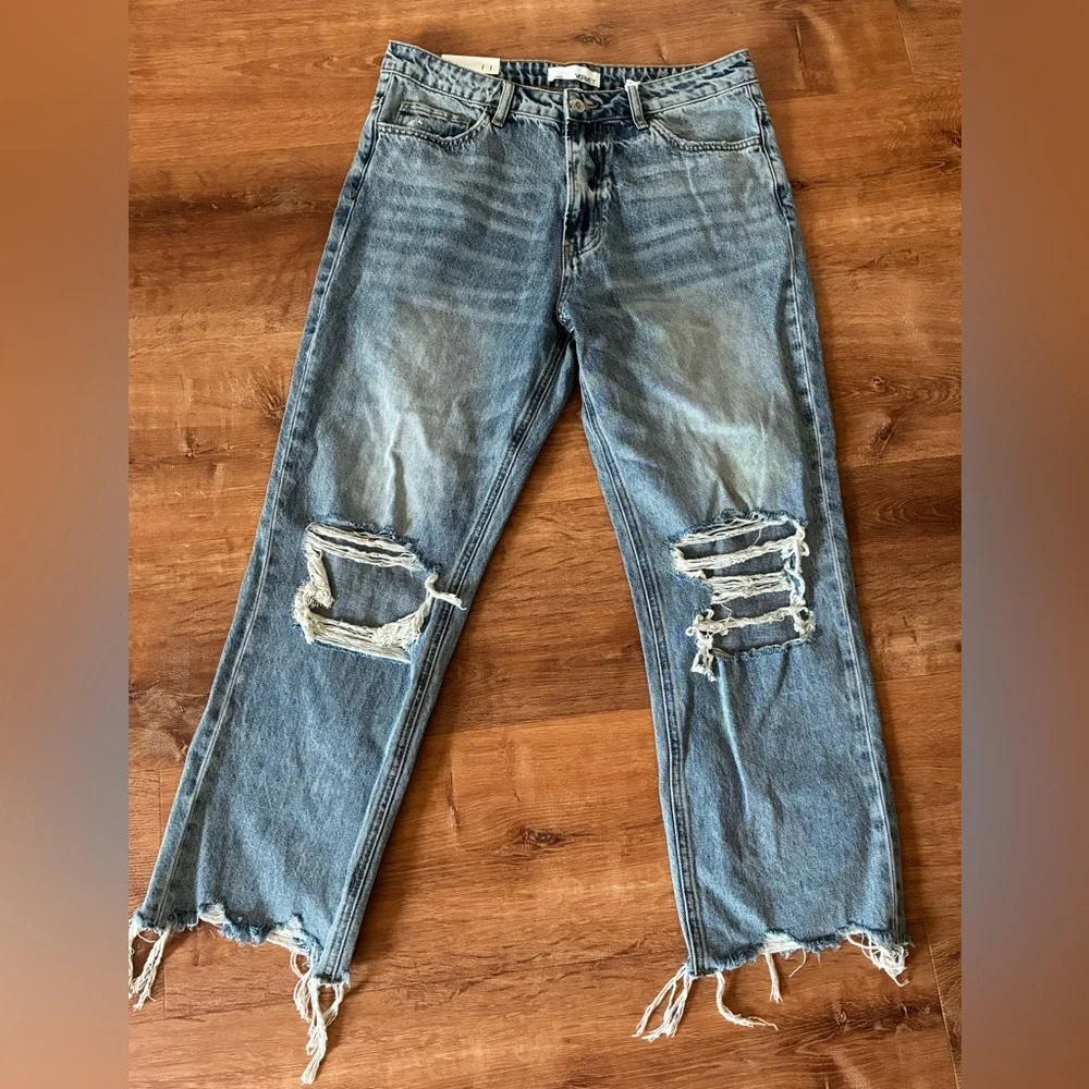 Vervet Super high waisted distressed straight crop light wash jeans size 30 - Picture 3 of 5